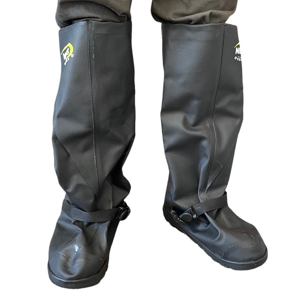 NWT NEOS overshoes